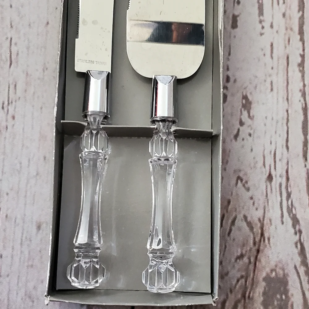 Cake, pie, dessert serving set stainless steel with clear acrylic handles